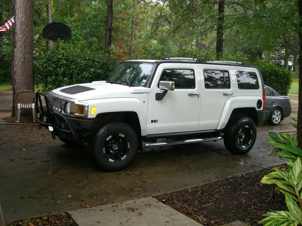 Hummer H3 With Black Rims